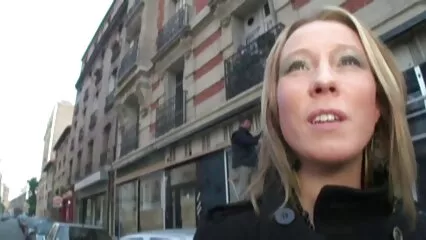 Experimenta la emoción de romper medias en anal a mujer casada el culo de una chica