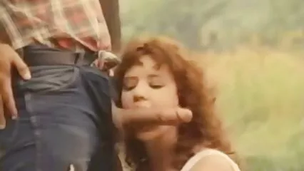 Joven de grandes tetas