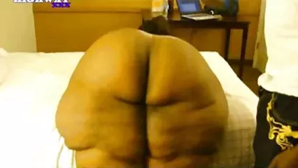Periodista abre las piernas para publicar artículo maduras casadas porn